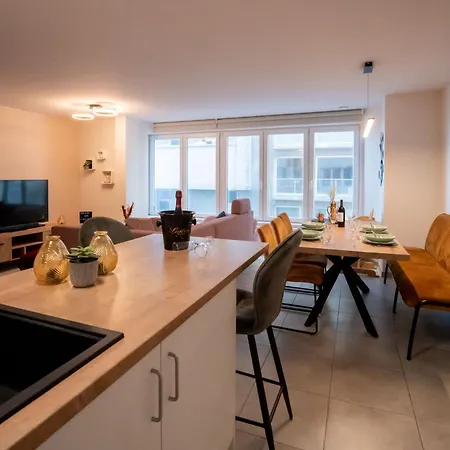 Lovely La Maree With Lateral Sea View By Interhome Apartamento Blankenberge